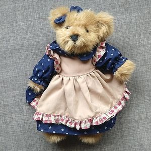 Vintage RUSS Amelia Stuffed Plush Bear Patriotic Cute Country 10"